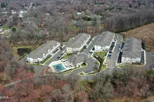 112 Regency Ct, Morganville, NJ 07751 - Photo 2