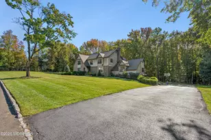 11 Jennifer Dr, Holmdel, NJ 07733 - Photo 2