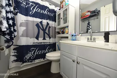 34 Woodmere Court, Freehold, NJ 07728 - Photo 10