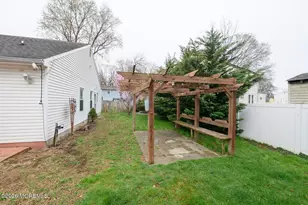 210 Raritan Pl, North Middletown, NJ 07748 - Photo 10