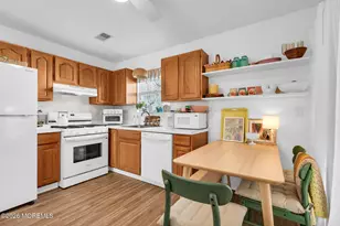 53 Farnworth Close, Freehold, NJ 07728 - Photo 4