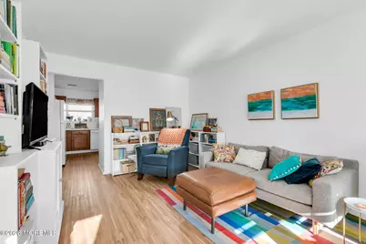 53 Farnworth Close, Freehold, NJ 07728 - Photo 2