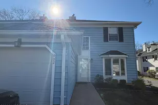 902 Buckingham Cir, Middletown, NJ 07748 - Photo 2
