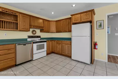 332 Canterbury Court #B, Lakewood, NJ 08701 - Photo 6