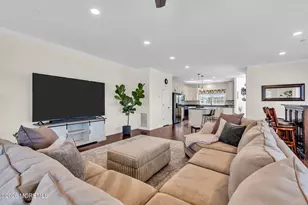 201 Gateway Ct, Union Beach, NJ 07735 - Photo 16