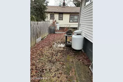 306 Norwood Avenue, Laurence Harbor, NJ 08879 - Photo 4