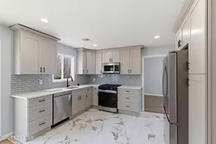 39 Blue Jay Dr, Toms River Township, NJ 08755 - Photo 10