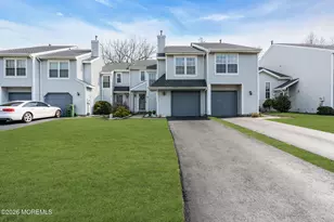 44 Malibu Dr, Eatontown, NJ 07724 - Photo 4