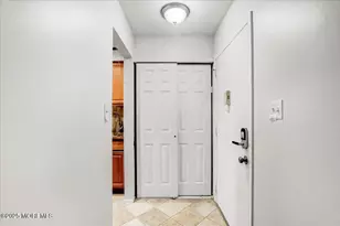 29 Meadow Green Cir, Manalapan Township, NJ 07726 - Photo 6