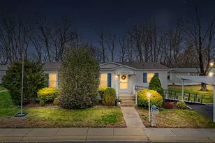 566 Sara Dr, Freehold, NJ 07728 - Photo 2