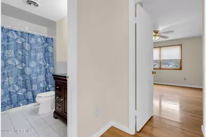 633 Randall Way, Aberdeen Township, NJ 07747 - Photo 18