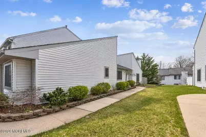 92 Lexington Circle, Matawan, NJ 07747 - Photo 4