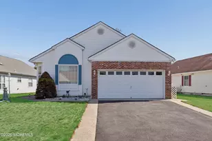 10 Stroud Ct, Toms River Township, NJ 08757 - Photo 2