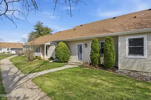 110 Henley Ct, Freehold, NJ 07728 - Photo 4