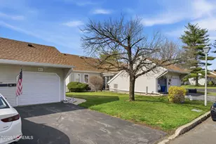 110 Henley Ct, Freehold, NJ 07728 - Photo 6