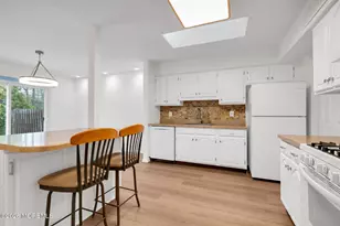 89 Oak Ln, Eatontown, NJ 07724 - Photo 4