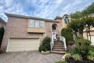 85 Mira Vista Ct, Holmdel, NJ 07733 - Photo 1