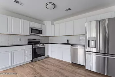 34 S Pointe Circle, Tinton Falls, NJ 07753 - Photo 4