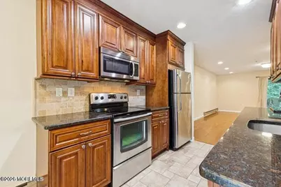 70 Overlook Way #E, Manalapan Township, NJ 07726 - Photo 4