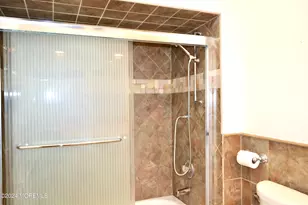 30 Meadow Green Cir, Manalapan Township, NJ 07726 - Photo 20