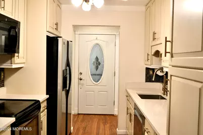 30 Meadow Green Circle #G, Manalapan Township, NJ 07726 - Photo 4