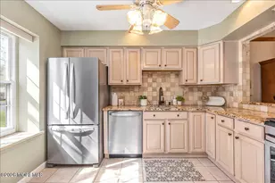 266 Gloucester Ct, Aberdeen Township, NJ 07747 - Photo 6