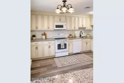 240 Medford Court #C, Manalapan Township, NJ 07726 - Photo 2