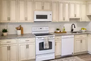 240 Medford Ct, Manalapan Township, NJ 07726 - Photo 2