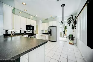 17 Umberland Pl, Monroe Township, NJ 08831 - Photo 10