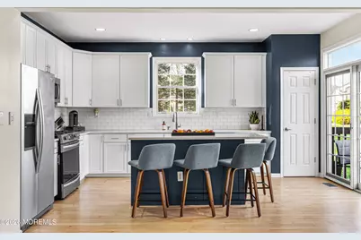 107 Whitlock Court, Manalapan Township, NJ 07726 - Photo 2