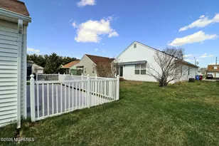 5 Tonbridge Ct, Toms River Township, NJ 08757 - Photo 4