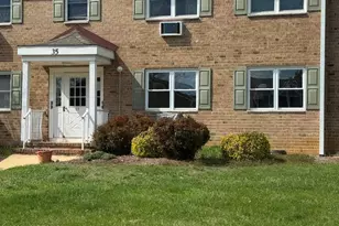 35 Manchester Ct, Freehold, NJ 07728 - Photo 2