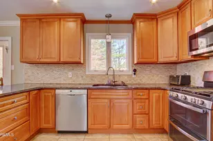 39 Royal Rd, Freehold, NJ 07728 - Photo 18