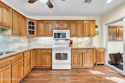 24 Calle De Elvira #F, Freehold, NJ 07728 - Photo 6