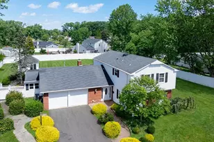 21 Applegate Rd, Freehold, NJ 07728 - Photo 2