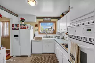 25 Gerald Terrace, Hazlet Township, NJ 07730 - Photo 16