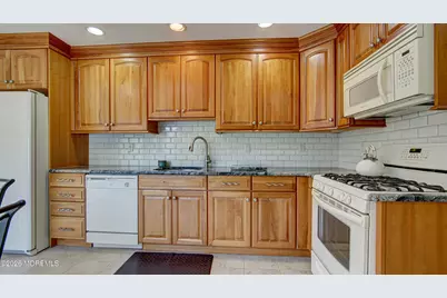 37 Hummingbird Court, Marlboro Township, NJ 07746 - Photo 18