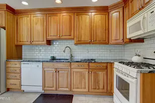 37 Hummingbird Ct, Marlboro Township, NJ 07746 - Photo 18