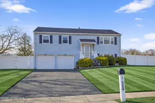 1029 Lucy Ln, Toms River Township, NJ 08753 - Photo 2