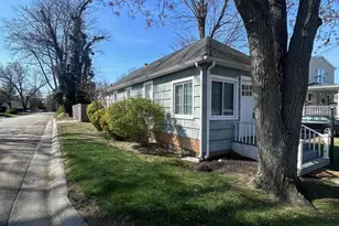 402 Maple Dr, Belford, NJ 07718 - Photo 2