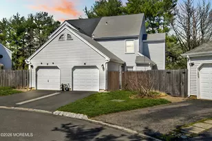 6 Stowe Ct, Freehold, NJ 07728 - Photo 2