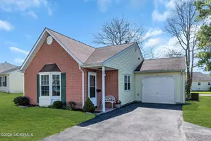 22 Farnworth Close, Freehold, NJ 07728 - Photo 2