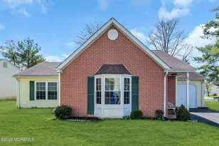 22 Farnworth Close, Freehold, NJ 07728 - Photo 2