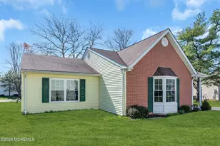 22 Farnworth Close, Freehold, NJ 07728 - Photo 4