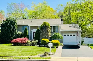 2 Darien Cir, Howell Township, NJ 07731 - Photo 4
