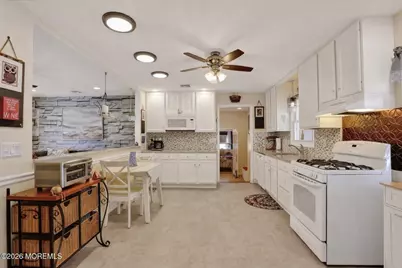 194 Park Place, Belford, NJ 07718 - Photo 10