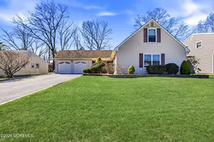 5 Berkshire Dr, Howell Township, NJ 07731 - Photo 2