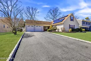 5 Berkshire Dr, Howell Township, NJ 07731 - Photo 2