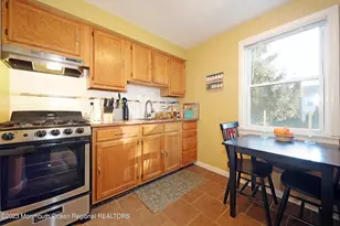 14 Oldfield Pl, Red Bank, NJ 07701 - Photo 10