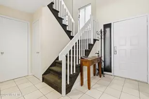 38 Carriage Pl, Edison, NJ 08820 - Photo 6